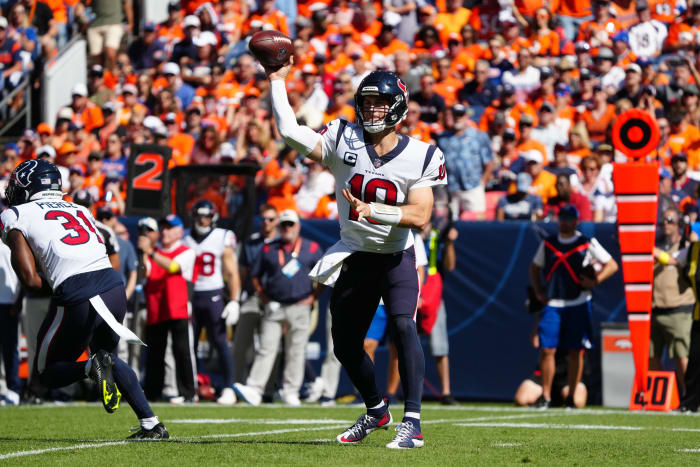 Houston quarterback Davis Mills (10) passes the ball in the first quarter against the Denver Broncos. (Ron Chenoy-USA TODAY Sports)